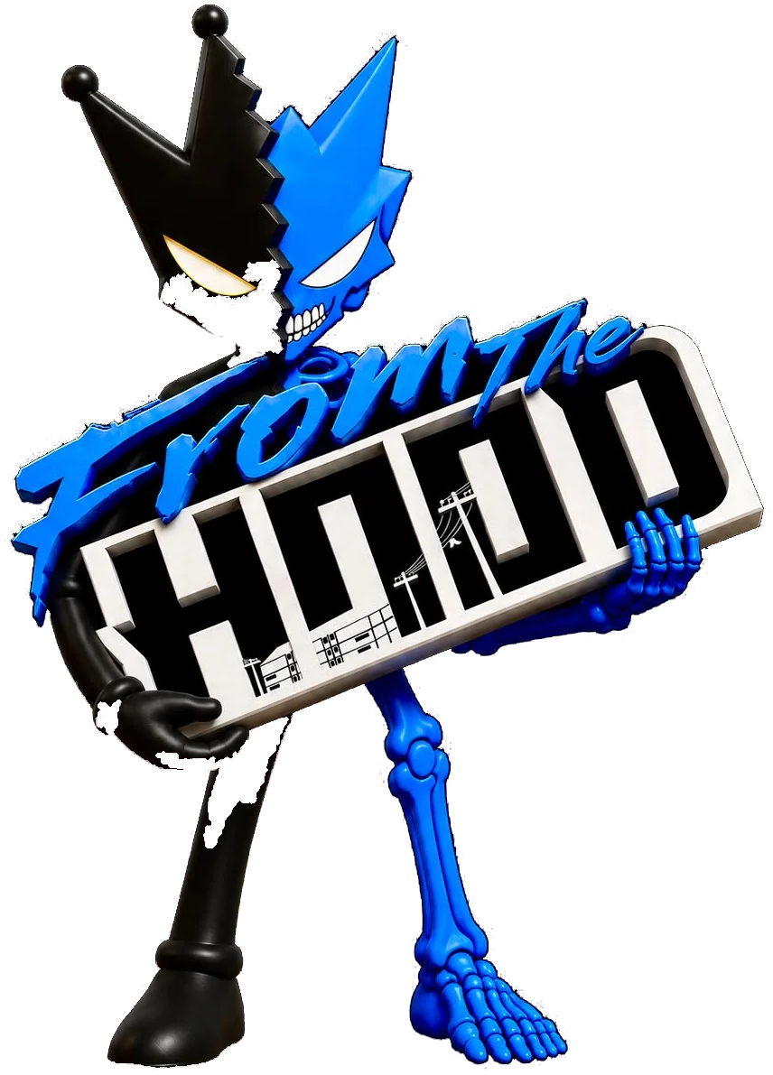 El personaje de From The Hood sostiene el logo de la marca frente a su cuerpo